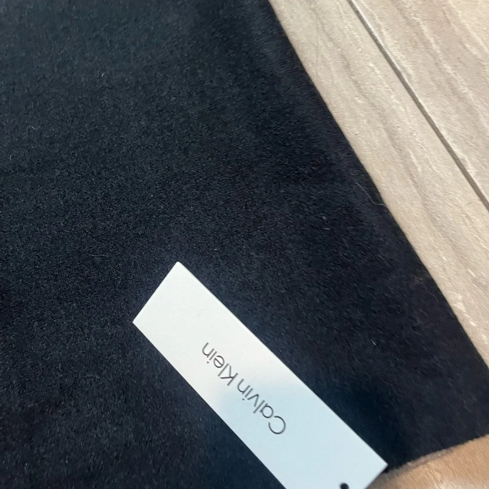 $68 NWT Calvin Klein Women's Infinity Logo Scarf Black Gray One Size
